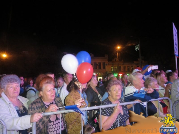 Фестиваль «единороссов» на центральной площади Симферополя вынужденно прерывался из-за внезапного возгорания дизель-генератора возле памятника Ленину (ФОТО) - «Общество Крыма»