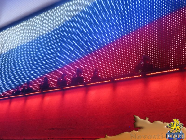 Фестиваль «единороссов» на центральной площади Симферополя вынужденно прерывался из-за внезапного возгорания дизель-генератора возле памятника Ленину (ФОТО) - «Общество Крыма»