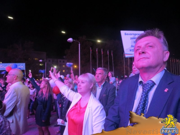 Фестиваль «единороссов» на центральной площади Симферополя вынужденно прерывался из-за внезапного возгорания дизель-генератора возле памятника Ленину (ФОТО) - «Общество Крыма»