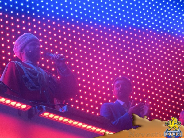 Фестиваль «единороссов» на центральной площади Симферополя вынужденно прерывался из-за внезапного возгорания дизель-генератора возле памятника Ленину (ФОТО) - «Общество Крыма»