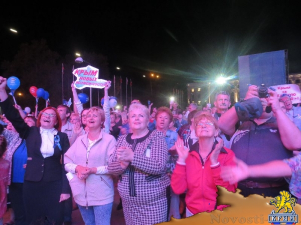 Фестиваль «единороссов» на центральной площади Симферополя вынужденно прерывался из-за внезапного возгорания дизель-генератора возле памятника Ленину (ФОТО) - «Общество Крыма»