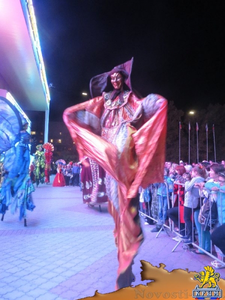 Фестиваль «единороссов» на центральной площади Симферополя вынужденно прерывался из-за внезапного возгорания дизель-генератора возле памятника Ленину (ФОТО) - «Общество Крыма»