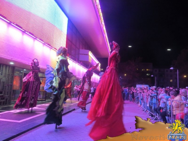 Фестиваль «единороссов» на центральной площади Симферополя вынужденно прерывался из-за внезапного возгорания дизель-генератора возле памятника Ленину (ФОТО) - «Общество Крыма»