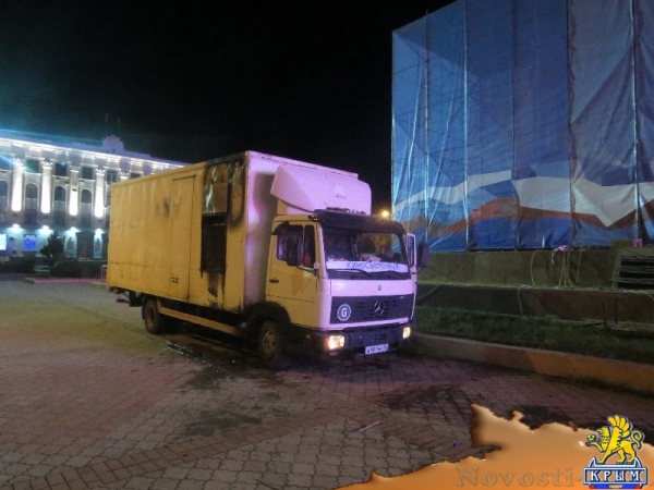 Фестиваль «единороссов» на центральной площади Симферополя вынужденно прерывался из-за внезапного возгорания дизель-генератора возле памятника Ленину (ФОТО) - «Общество Крыма»