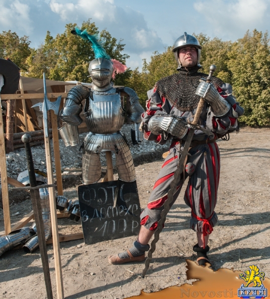 На военно-историческом фестивале записывали в ландскнехты и примеряли доспехи (ФОТОРЕПОРТАЖ) - «Общество Крыма»