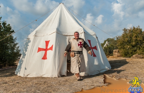 На военно-историческом фестивале записывали в ландскнехты и примеряли доспехи (ФОТОРЕПОРТАЖ) - «Общество Крыма»