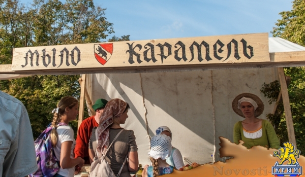 На военно-историческом фестивале записывали в ландскнехты и примеряли доспехи (ФОТОРЕПОРТАЖ) - «Общество Крыма»