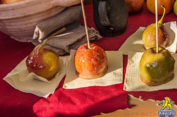 На военно-историческом фестивале записывали в ландскнехты и примеряли доспехи (ФОТОРЕПОРТАЖ) - «Общество Крыма»