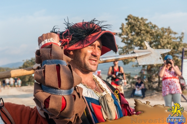 На военно-историческом фестивале записывали в ландскнехты и примеряли доспехи (ФОТОРЕПОРТАЖ) - «Общество Крыма»