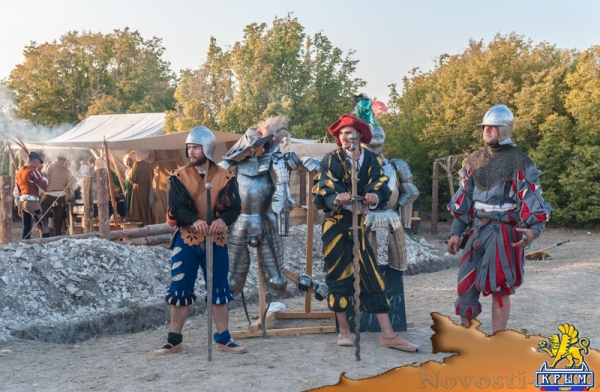 На военно-историческом фестивале записывали в ландскнехты и примеряли доспехи (ФОТОРЕПОРТАЖ) - «Общество Крыма»