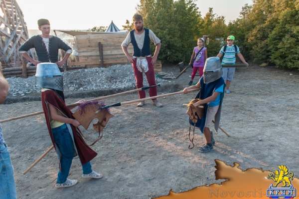 На военно-историческом фестивале записывали в ландскнехты и примеряли доспехи (ФОТОРЕПОРТАЖ) - «Общество Крыма»