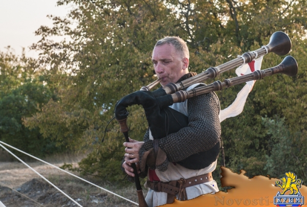 На военно-историческом фестивале записывали в ландскнехты и примеряли доспехи (ФОТОРЕПОРТАЖ) - «Общество Крыма»