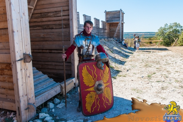 На Федюхиных высотах сошлись римские легионеры, русские дружинники и советские воины с БРМД (ФОТОРЕПОРТАЖ) - «Общество Крыма»