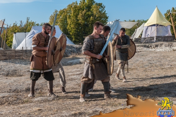 На Федюхиных высотах сошлись римские легионеры, русские дружинники и советские воины с БРМД (ФОТОРЕПОРТАЖ) - «Общество Крыма»