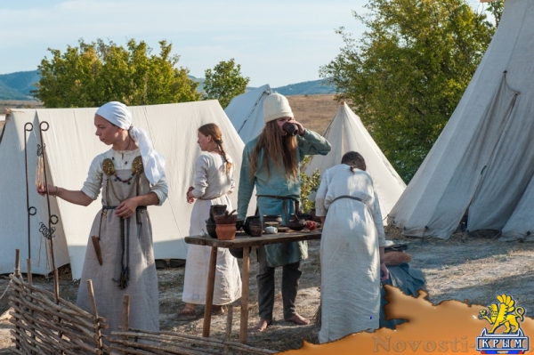 На Федюхиных высотах сошлись римские легионеры, русские дружинники и советские воины с БРМД (ФОТОРЕПОРТАЖ) - «Общество Крыма»