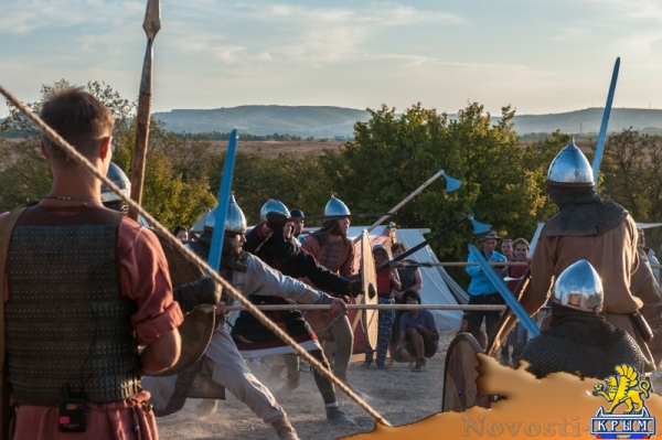 На Федюхиных высотах сошлись римские легионеры, русские дружинники и советские воины с БРМД (ФОТОРЕПОРТАЖ) - «Общество Крыма»
