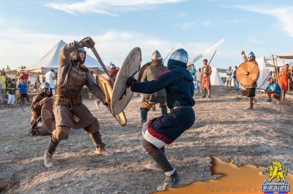 На Федюхиных высотах сошлись римские легионеры, русские дружинники и советские воины с БРМД (ФОТОРЕПОРТАЖ) - «Общество Крыма»