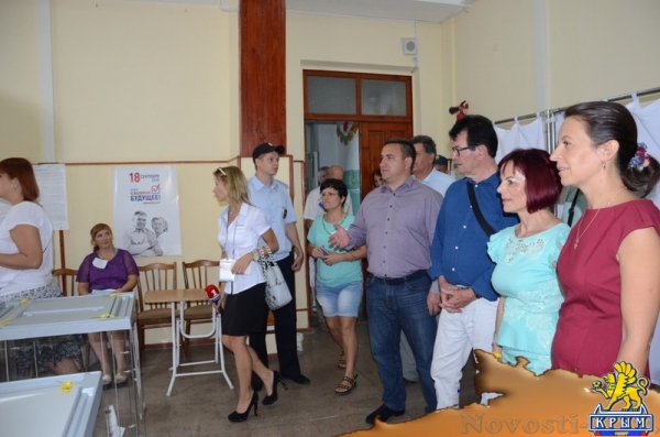 Члены делегации из немецкого Баден-Бадена посетили один из избирательных участков Ялты (ФОТО) - «70 лет Победы»