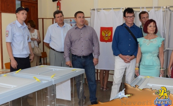 Члены делегации из немецкого Баден-Бадена посетили один из избирательных участков Ялты (ФОТО) - «70 лет Победы»