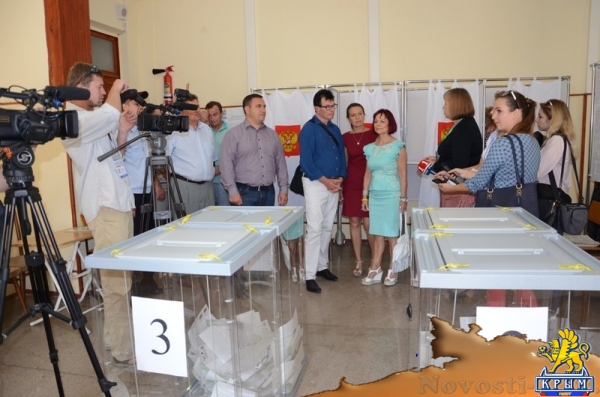 Члены делегации из немецкого Баден-Бадена посетили один из избирательных участков Ялты (ФОТО) - «70 лет Победы»