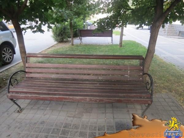 В Симферополе вандалы ломают скамейки и разрушают тротуар на улице Горького. При попустительстве полиции? (ФОТО) - «Происшедствия Крыма» В Симферополе вандалы ломают скамейки и разрушают тротуар на улице Горького. При попустительстве полиции? (ФОТО) - «Происшедствия Крыма»