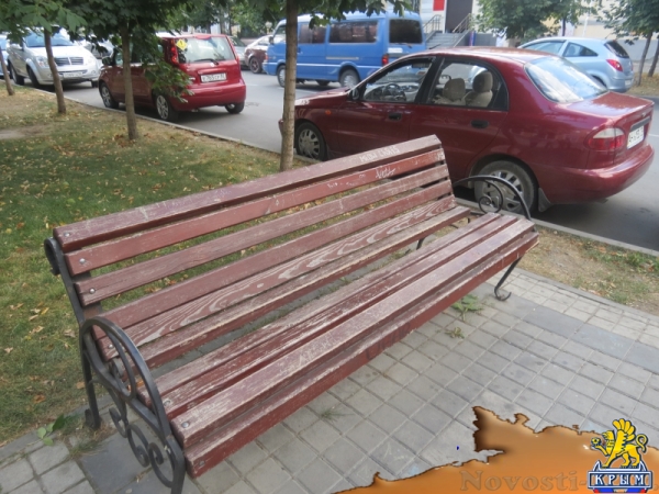 В Симферополе вандалы ломают скамейки и разрушают тротуар на улице Горького. При попустительстве полиции? (ФОТО) - «Происшедствия Крыма» В Симферополе вандалы ломают скамейки и разрушают тротуар на улице Горького. При попустительстве полиции? (ФОТО) - «Происшедствия Крыма»