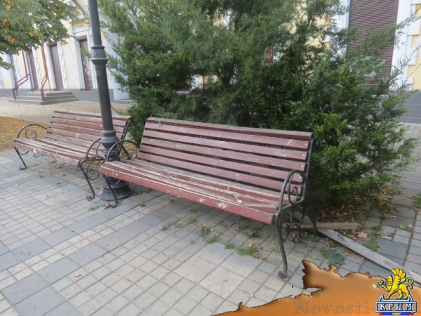 В Симферополе вандалы ломают скамейки и разрушают тротуар на улице Горького. При попустительстве полиции? (ФОТО) - «Происшедствия Крыма» В Симферополе вандалы ломают скамейки и разрушают тротуар на улице Горького. При попустительстве полиции? (ФОТО) - «Происшедствия Крыма»