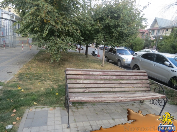 В Симферополе вандалы ломают скамейки и разрушают тротуар на улице Горького. При попустительстве полиции? (ФОТО) - «Происшедствия Крыма» В Симферополе вандалы ломают скамейки и разрушают тротуар на улице Горького. При попустительстве полиции? (ФОТО) - «Происшедствия Крыма»