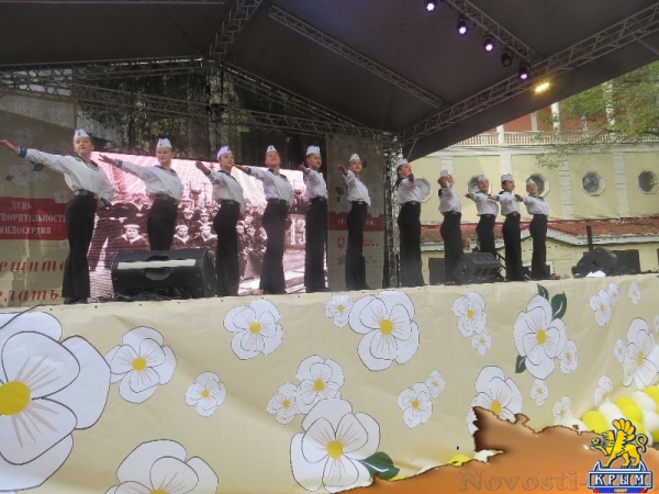 В Екатерининском саду Симферополя прошел благотворительный День Белого цветка (ФОТО) - «Общество Крыма»