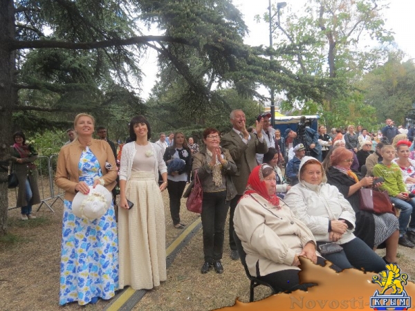 В Екатерининском саду Симферополя прошел благотворительный День Белого цветка (ФОТО) - «Общество Крыма»