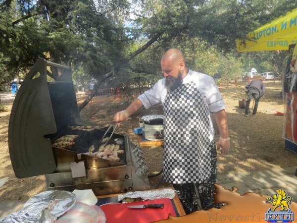 В Екатерининском саду Симферополя прошел благотворительный День Белого цветка (ФОТО) - «Общество Крыма»