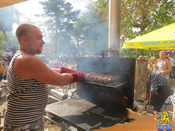 В Екатерининском саду Симферополя прошел благотворительный День Белого цветка (ФОТО) - «Общество Крыма»