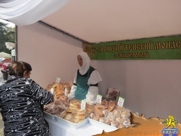 В Екатерининском саду Симферополя прошел благотворительный День Белого цветка (ФОТО) - «Общество Крыма»