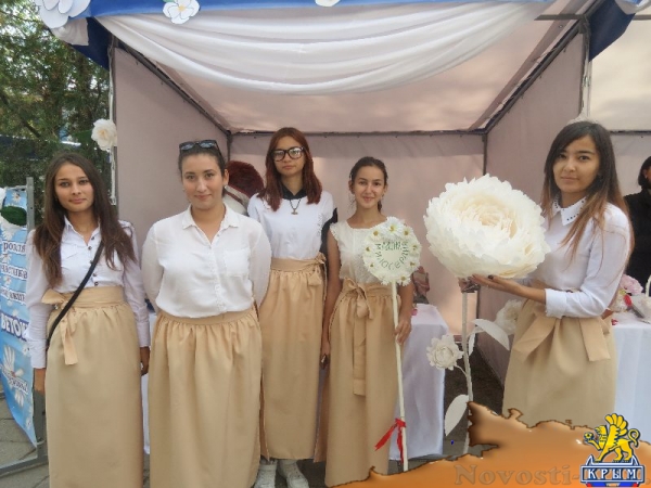 В Екатерининском саду Симферополя прошел благотворительный День Белого цветка (ФОТО) - «Общество Крыма»