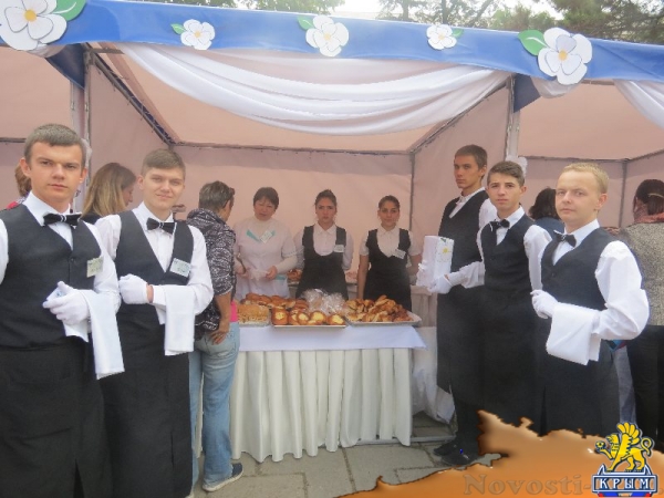 В Екатерининском саду Симферополя прошел благотворительный День Белого цветка (ФОТО) - «Общество Крыма»