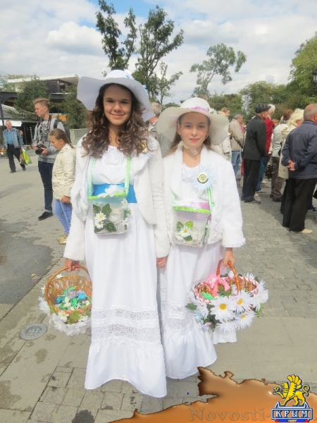 В Екатерининском саду Симферополя прошел благотворительный День Белого цветка (ФОТО) - «Общество Крыма»