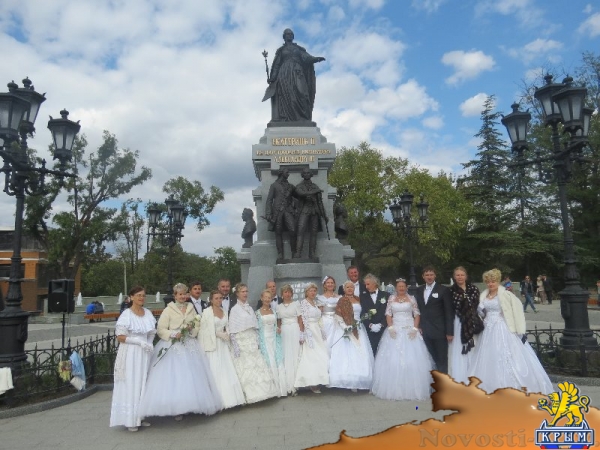 В Екатерининском саду Симферополя прошел благотворительный День Белого цветка (ФОТО) - «Общество Крыма»