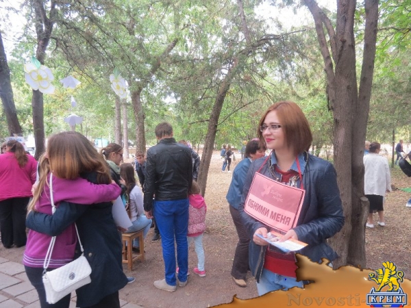В Екатерининском саду Симферополя прошел благотворительный День Белого цветка (ФОТО) - «Общество Крыма»