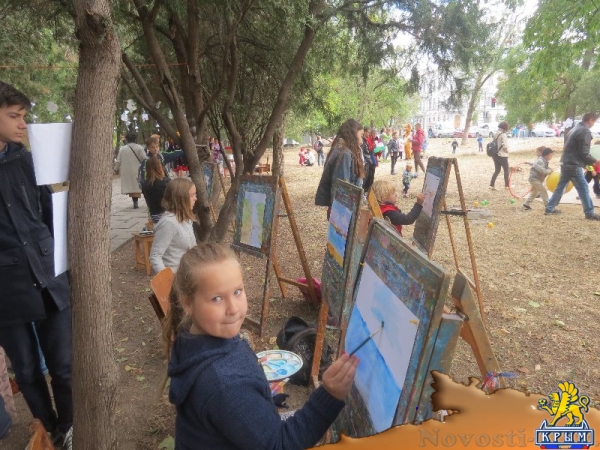 В Екатерининском саду Симферополя прошел благотворительный День Белого цветка (ФОТО) - «Общество Крыма»