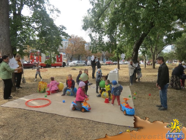 В Екатерининском саду Симферополя прошел благотворительный День Белого цветка (ФОТО) - «Общество Крыма»