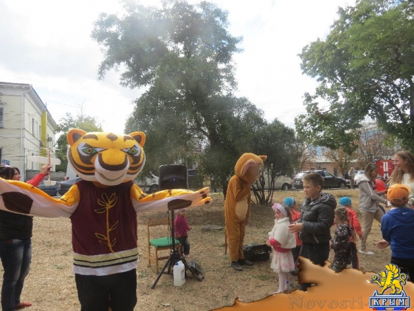 В Екатерининском саду Симферополя прошел благотворительный День Белого цветка (ФОТО) - «Общество Крыма»