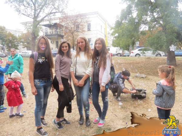 В Екатерининском саду Симферополя прошел благотворительный День Белого цветка (ФОТО) - «Общество Крыма»