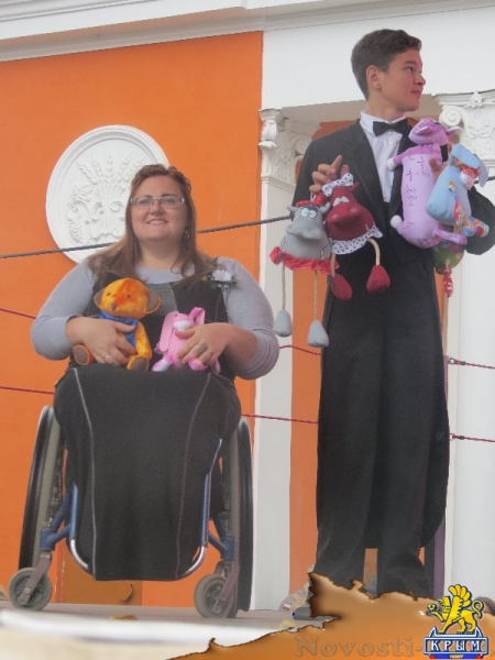 В Екатерининском саду Симферополя прошел благотворительный День Белого цветка (ФОТО) - «Общество Крыма»