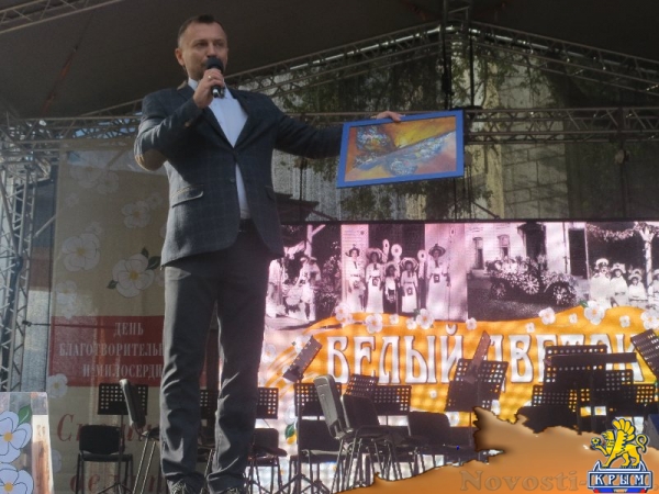 В Екатерининском саду Симферополя прошел благотворительный День Белого цветка (ФОТО) - «Общество Крыма»