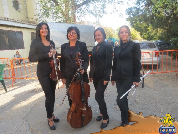 В Екатерининском саду Симферополя прошел благотворительный День Белого цветка (ФОТО) - «Общество Крыма»