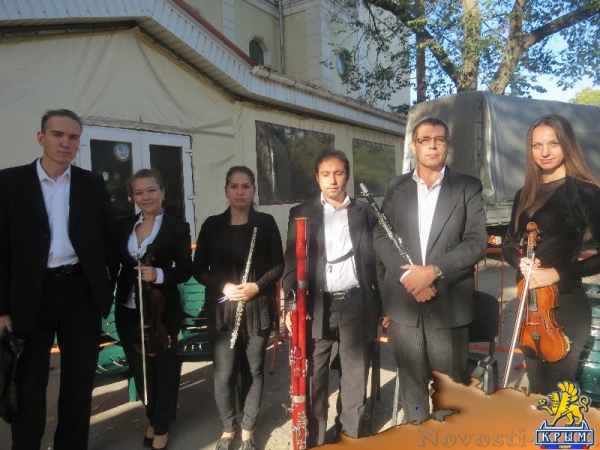 В Екатерининском саду Симферополя прошел благотворительный День Белого цветка (ФОТО) - «Общество Крыма»