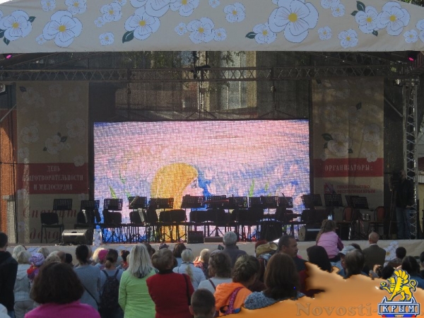 В Екатерининском саду Симферополя прошел благотворительный День Белого цветка (ФОТО) - «Общество Крыма»