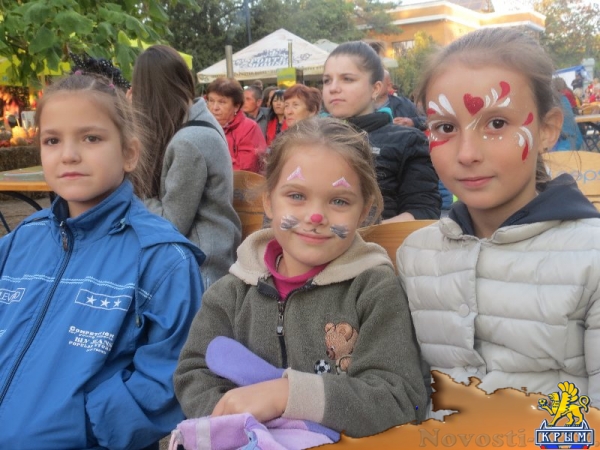 В Екатерининском саду Симферополя прошел благотворительный День Белого цветка (ФОТО) - «Общество Крыма»