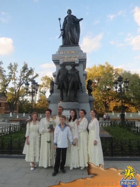 В Екатерининском саду Симферополя прошел благотворительный День Белого цветка (ФОТО) - «Общество Крыма»