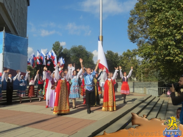 Симферополь празднует День Государственного герба и Государственного флага Республики Крым (ФОТО) - «Общество Крыма»